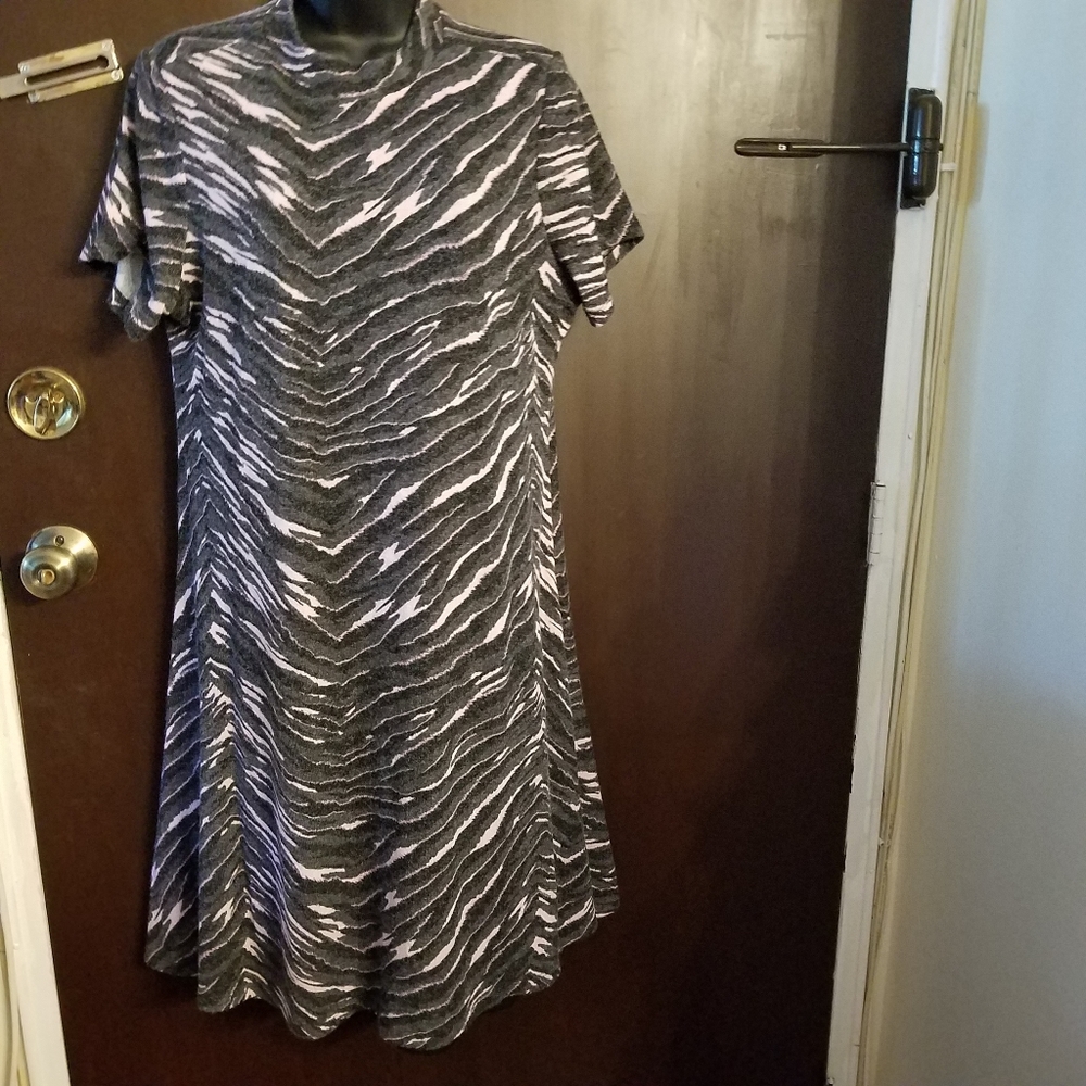 Torrid Size 1x Black Gray Pink Stripe Camo Skater Dress